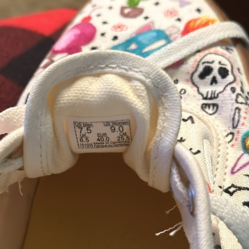 Custom Vans. Hand painted with different artwork - Picture 7 of 7